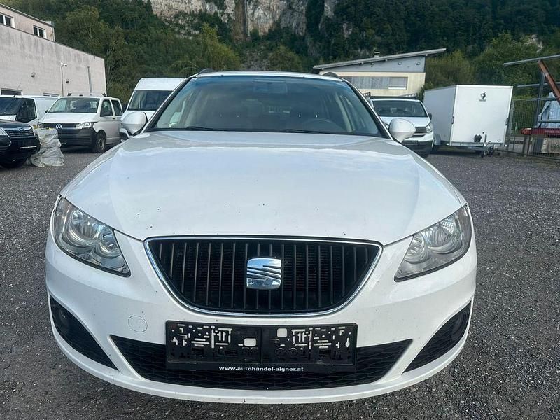 Weiß Gebraucht 2010 Seat Exeo Reference Limousine | 3.300 € (Guter Preis) - Bild 1/4