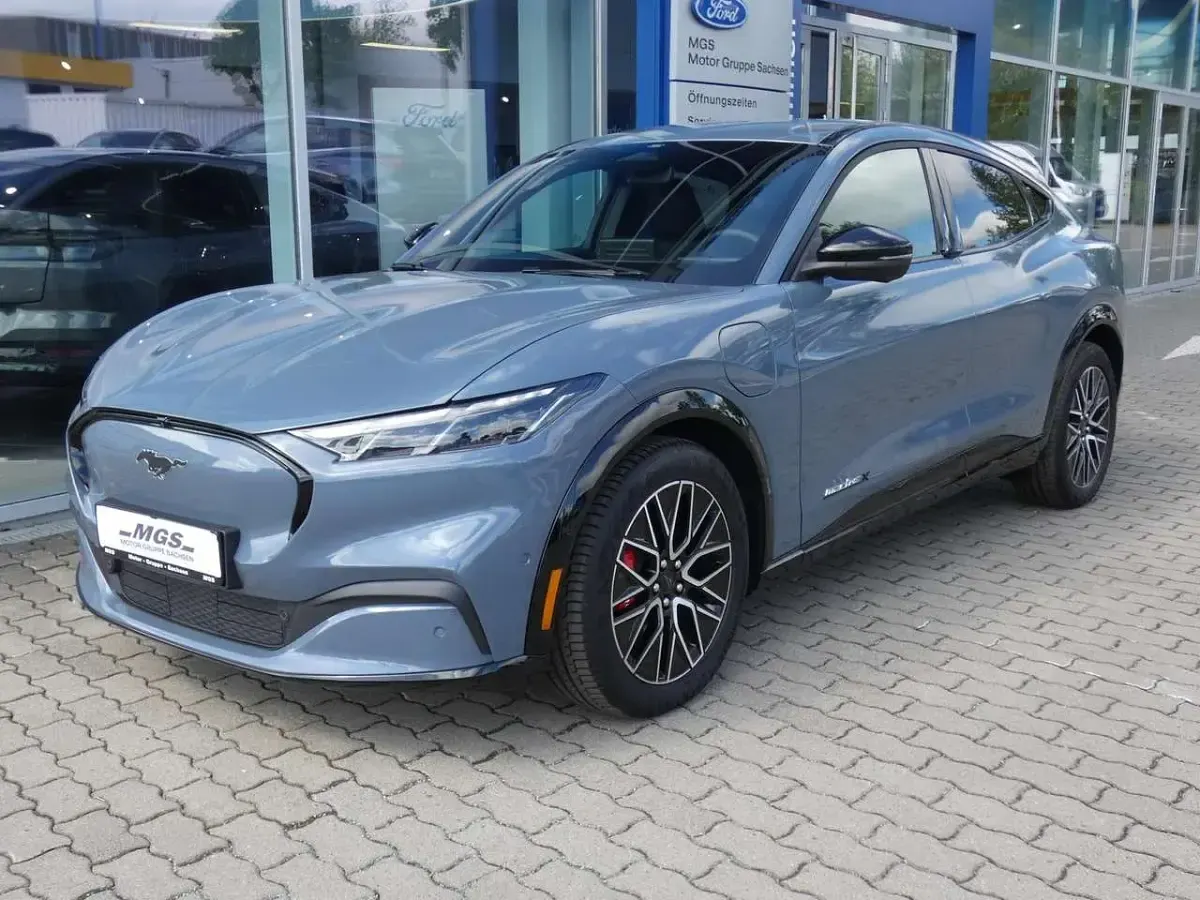 Gebraucht Ford Mustang Mach-E Premium 216 kW (294 PS) 2025 Vapor blue metallic SUV