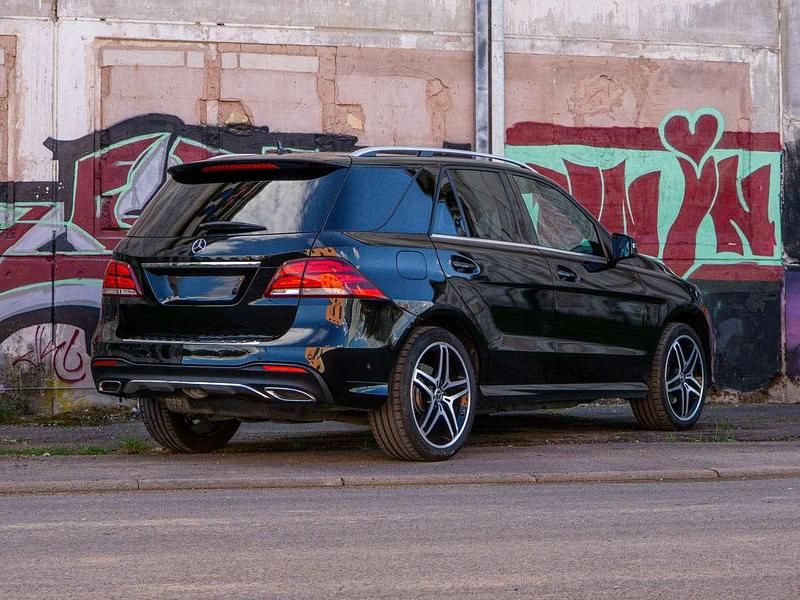 Schwarz Gebraucht 2017 Mercedes GLE350 AMG line SUV | 33.400 € (Fairer Preis) - Bild 1/4