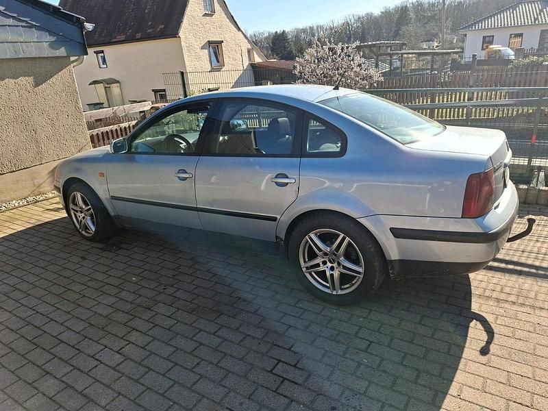 Second-hand VW Passat 110 CP (80 kW) 1997 Albastru Berlinǎ