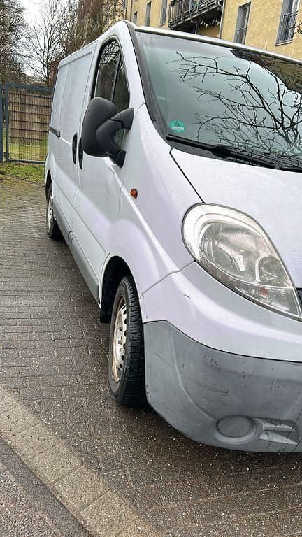 Gebraucht Opel Vivaro 90 PS (66 kW) 2009 Silber Van / Kleinbus