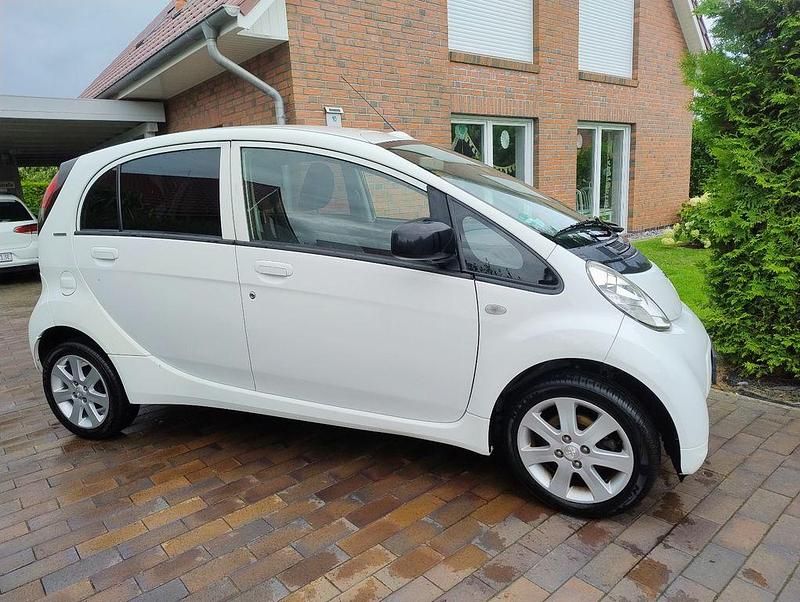 Weiß Gebraucht 2012 Peugeot iON Active Kleinwagen | 2.699 € - Bild 1/4