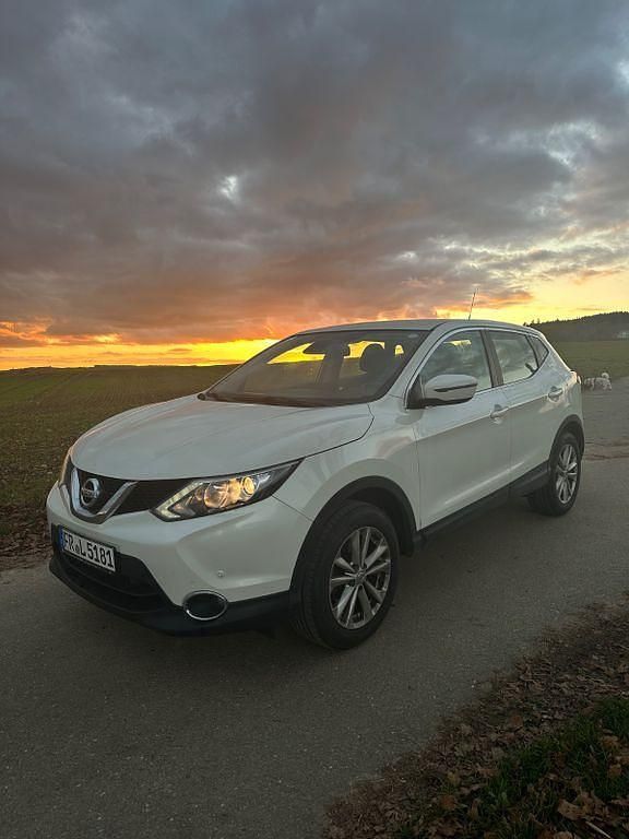 Weiß Gebraucht 2016 Nissan Qashqai Acenta SUV | 11.400 € (Guter Preis) - Bild 1/4