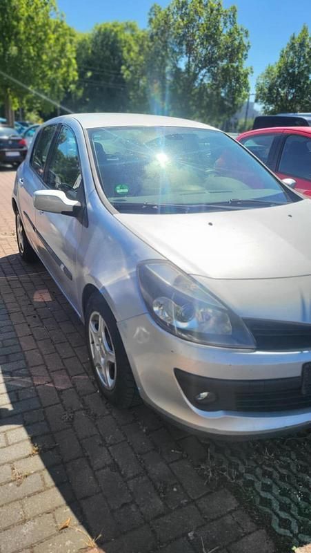 Silber Gebraucht 2007 Renault Clio II Limousine | 1.700 € (Superpreis) - Bild 1/4
