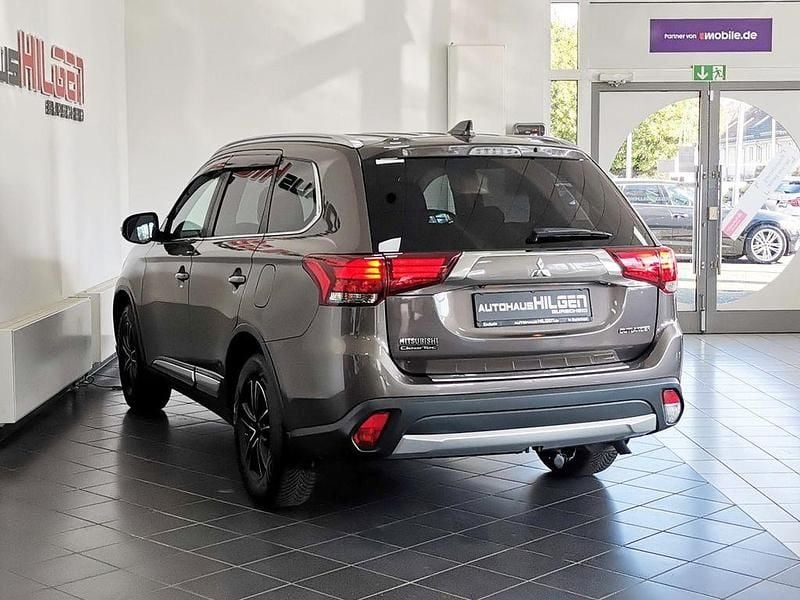 Gebraucht Mitsubishi Outlander Edition 150 PS (110 kW) 2017 Braun SUV