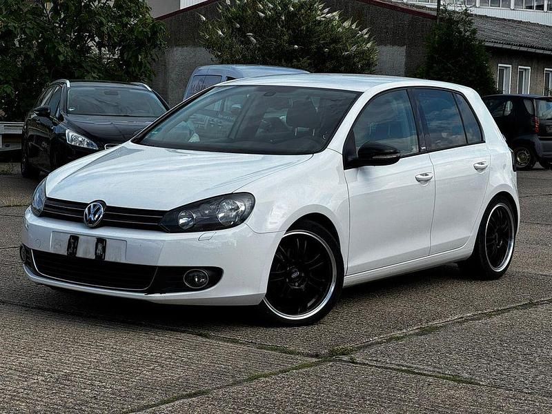 Weiß Gebraucht 2011 VW Golf VI Style Limousine | 4.950 € (Fairer Preis) - Bild 1/4
