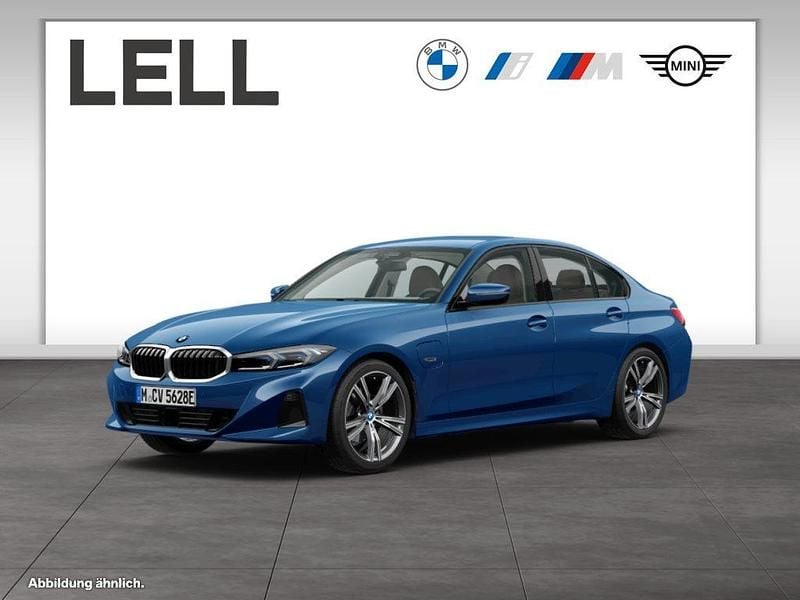 Blau Gebraucht 2022 BMW 330e Sport Line Limousine | 33.850 € (Guter Preis) - Bild 1/4