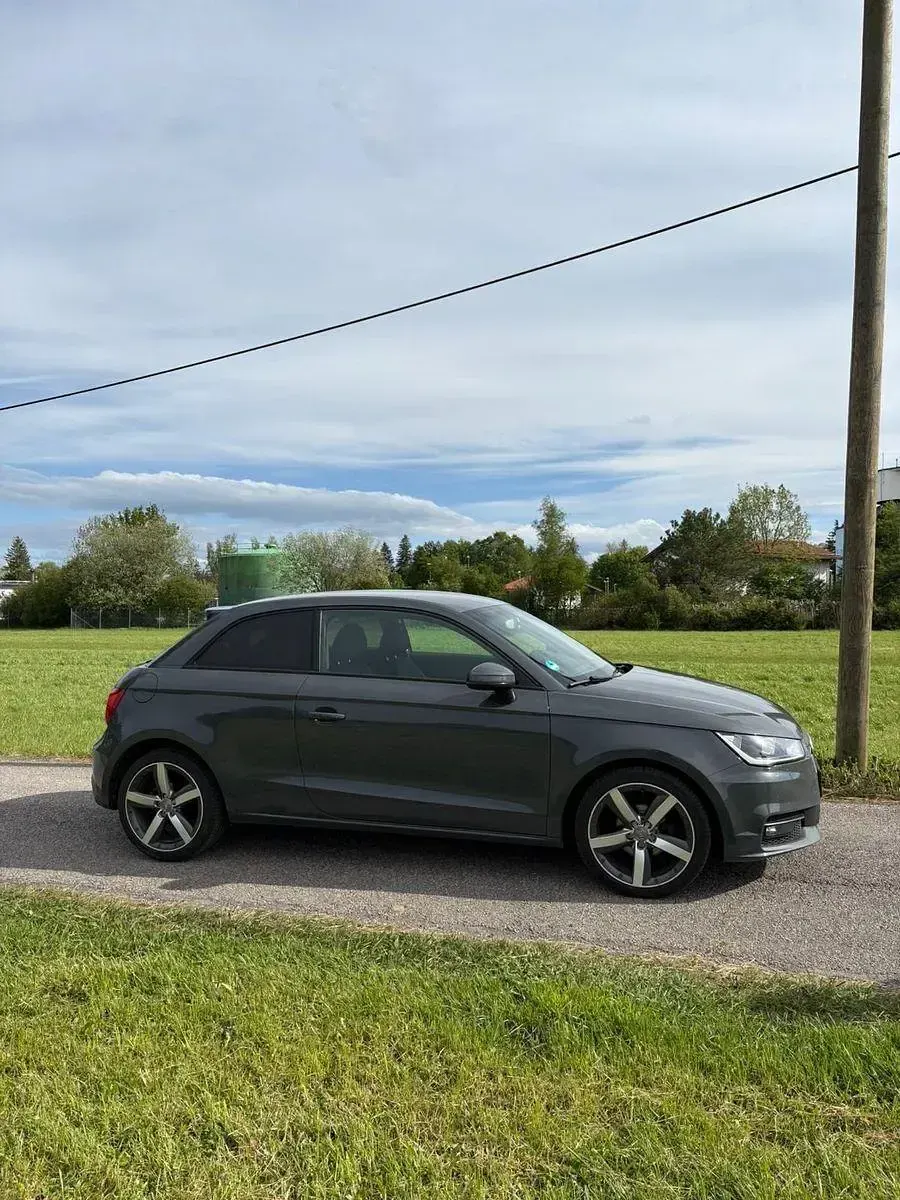 Gebraucht Audi A1 90 PS (66 kW) 2016 Grau Kleinwagen