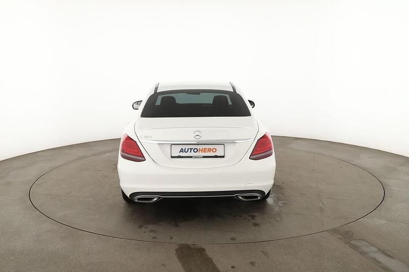 Gebraucht Mercedes C180 Avantgarde 156 PS (114 kW) 2019 Weiß Limousine