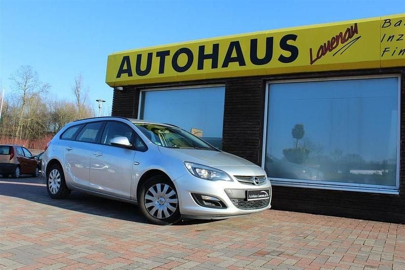 Silber Gebraucht 2015 Opel Astra Selection Limousine | 5.800 € (Guter Preis) - Bild 1/4