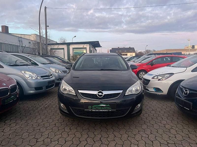 Gebraucht Opel Astra Design Edition 110 PS (80 kW) 2012 Schwarz Kombi