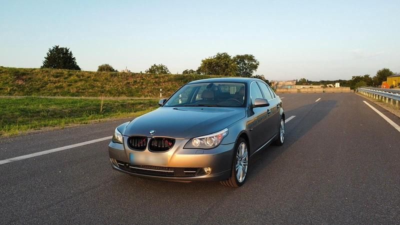 Gebraucht BMW 530 235 PS (172 kW) 2009 Grau Limousine