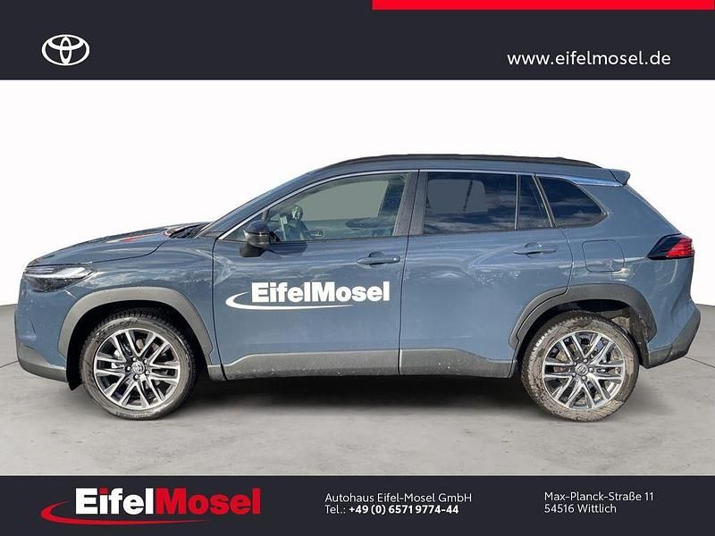 Neu Toyota Corolla Cross Team 140 PS (102 kW) 2026 Grau SUV