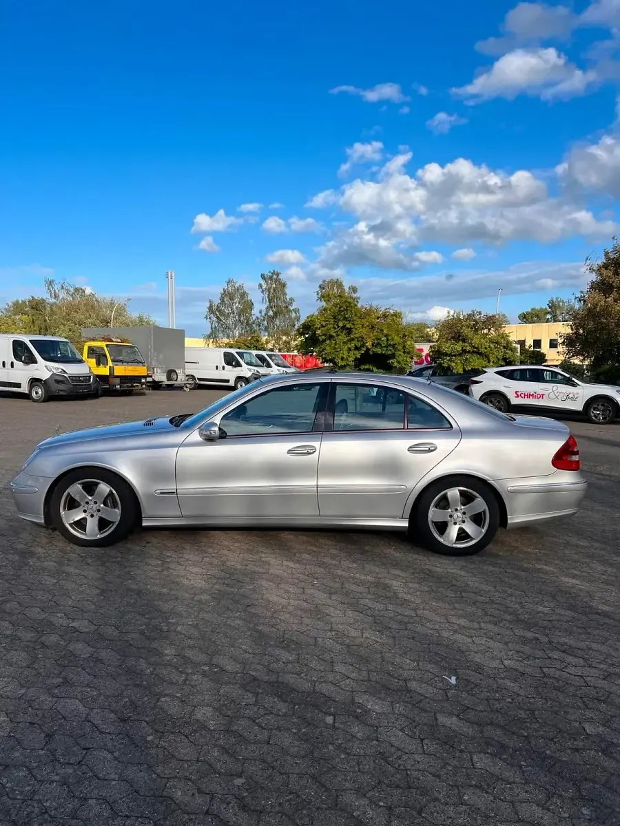 Gebraucht Mercedes E500 Avantgarde 306 PS (225 kW) 2002 Silber Limousine