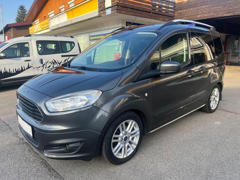 Gebraucht Ford Tourneo Courier Titanium 101 PS (74 kW) 2017 Grau Van / Kleinbus