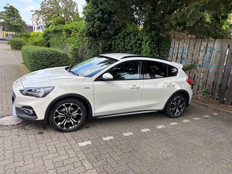 Weiß Gebraucht 2019 Ford Focus Active Limousine | 17.990 € (Fairer Preis) - Bild 1/4