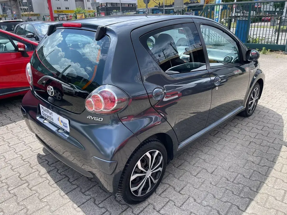 Gebraucht Toyota Aygo Cool 68 PS (50 kW) 2014 Grau Kleinwagen