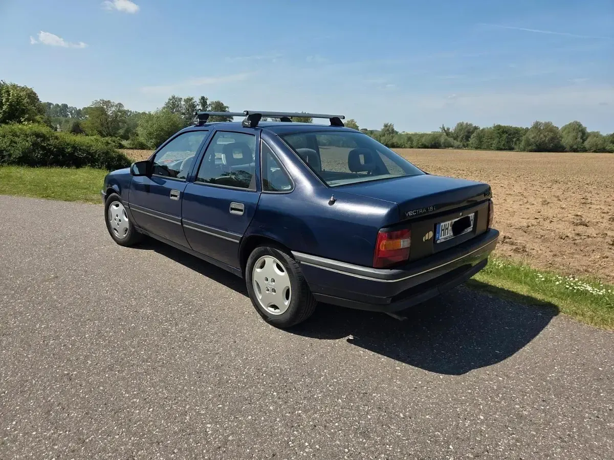 Gebraucht Opel Vectra 90 PS (66 kW) 1992 Blau Limousine