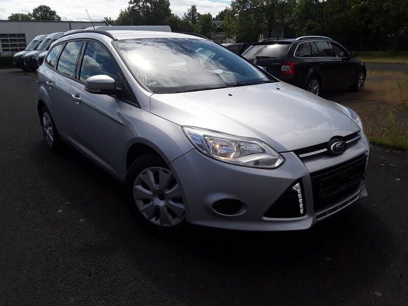 Silber metallic Gebraucht 2013 Ford Focus Trend Kombi | 2.700 € (Superpreis) - Bild 1/4
