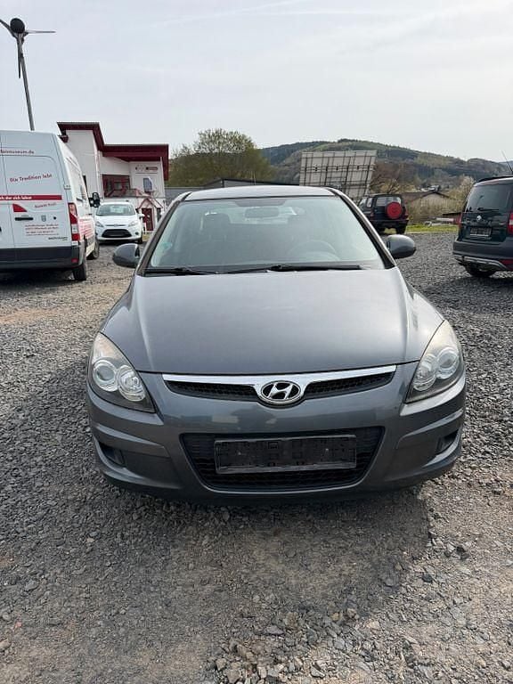 Gebraucht Hyundai i30 109 PS (80 kW) 2010 Limousine