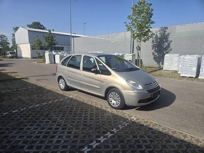 Grau Gebraucht 2006 Citroën Xsara Picasso Van / Kleinbus | 1.249 € - Bild 1/4