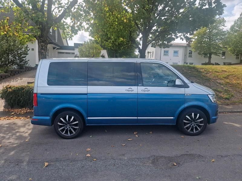 Blau Gebraucht 2015 VW Multivan Van / Kleinbus | 23.000 € (Fairer Preis) - Bild 1/4