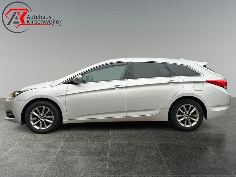 Gebraucht Hyundai i40 Trend 141 PS (103 kW) 2017 Sleek silver Kombi