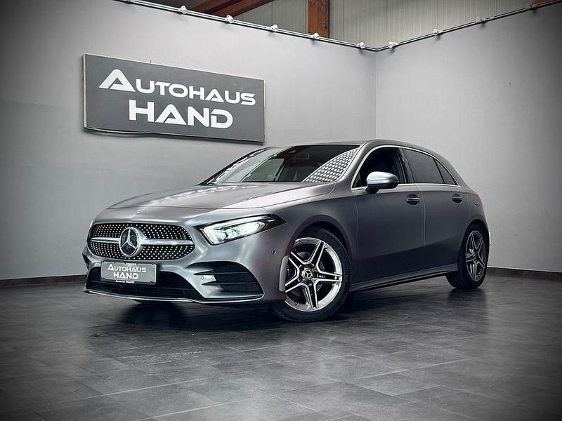 Grau Gebraucht 2019 Mercedes A200 AMG line Limousine | 24.690 € (Fairer Preis) - Bild 1/4