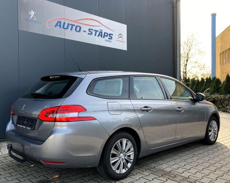 Gebraucht Peugeot 308 SW Active 131 PS (96 kW) 2021 Grau Kombi