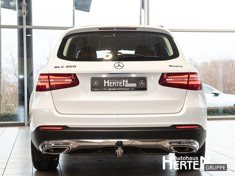 Gebraucht Mercedes GLC300 Exclusive 245 PS (180 kW) 2018 Weiß SUV
