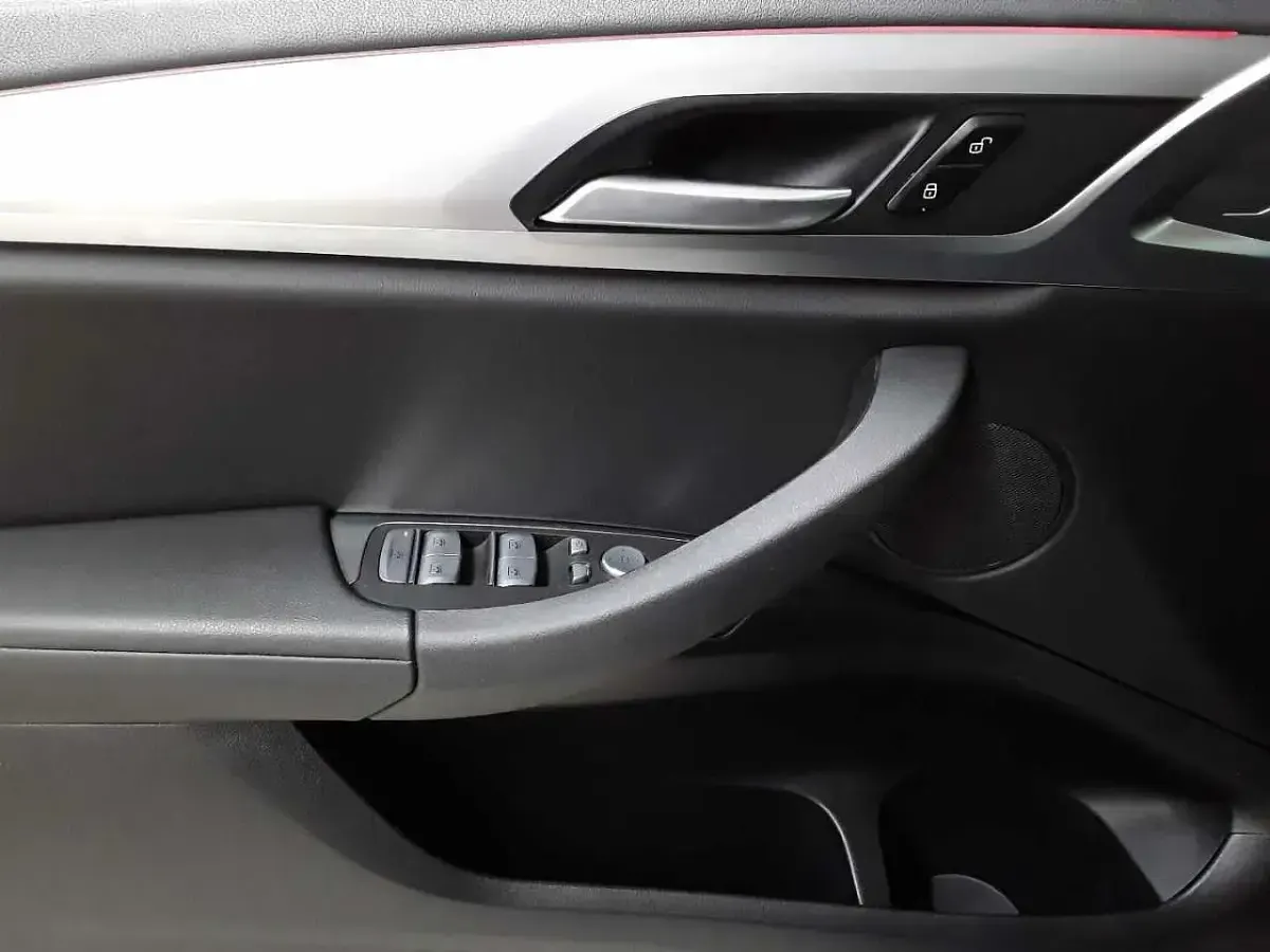 Gebraucht BMW X4 Performance 190 PS (139 kW) 2022 Saphirschwarz metallic SUV