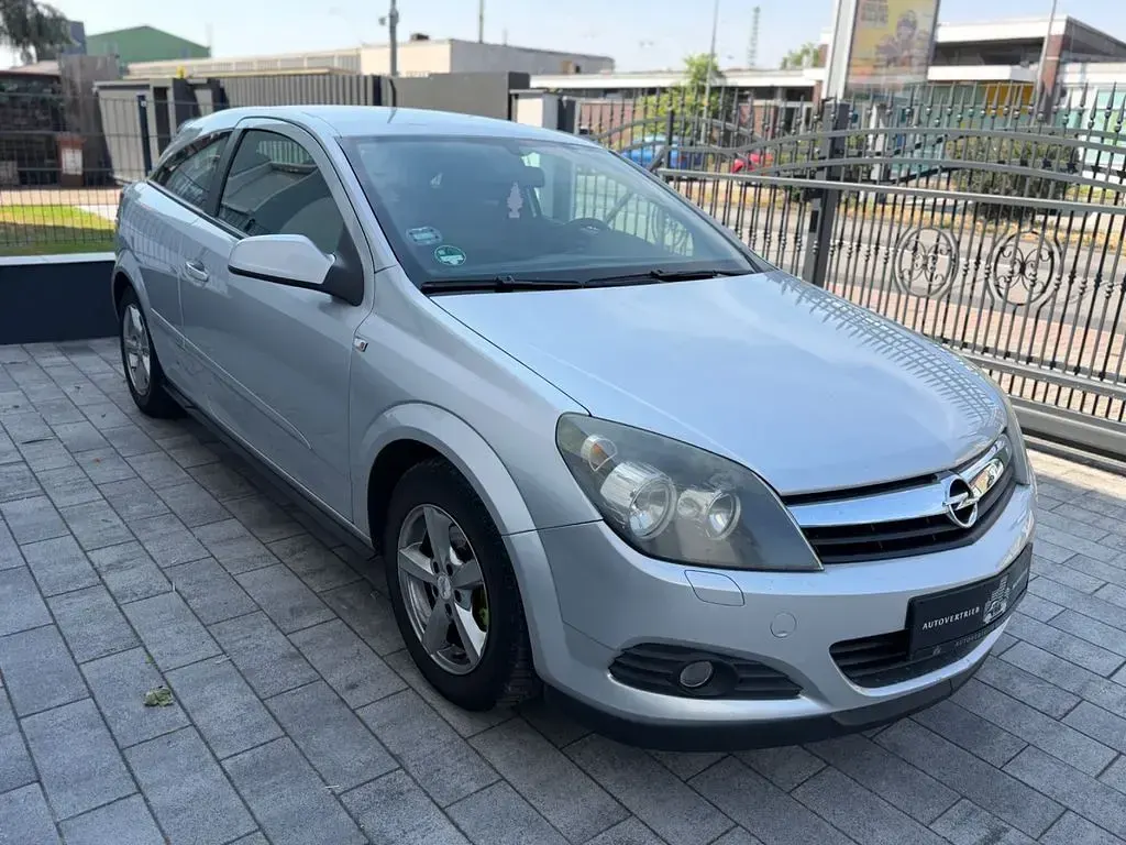 Gebraucht Opel Astra GTC Sport 125 PS (91 kW) 2005 Silber Coupé