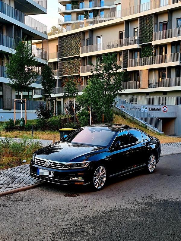 Schwarz Gebraucht 2017 VW Passat Limousine | 22.000 € (Fairer Preis) - Bild 1/4