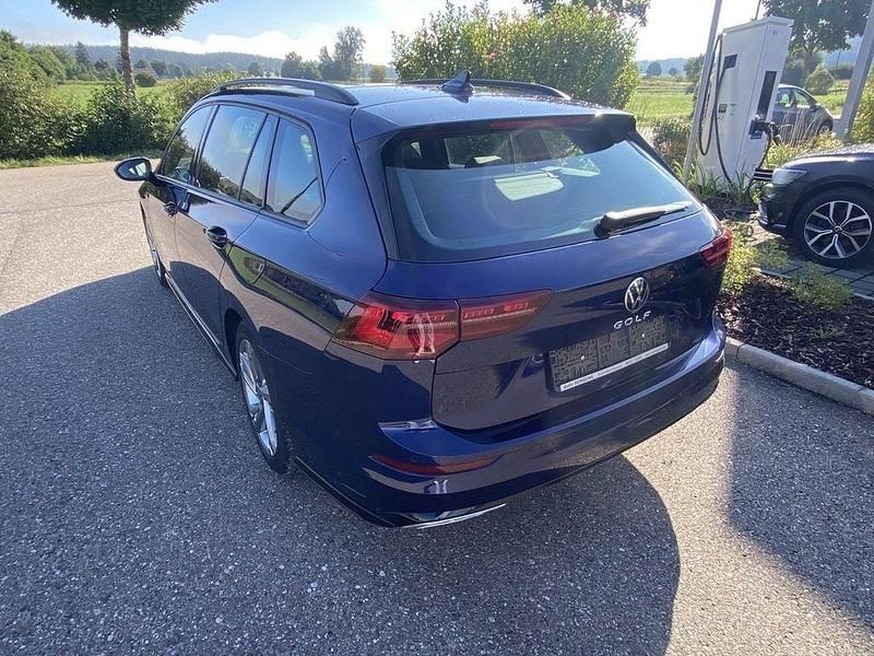 Gebraucht VW Golf VIII Active 150 PS (110 kW) 2022 Atlantik blue metallic Kombi
