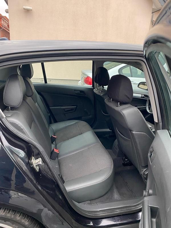 Gebraucht Opel Astra 116 PS (85 kW) 2005 Schwarz Limousine