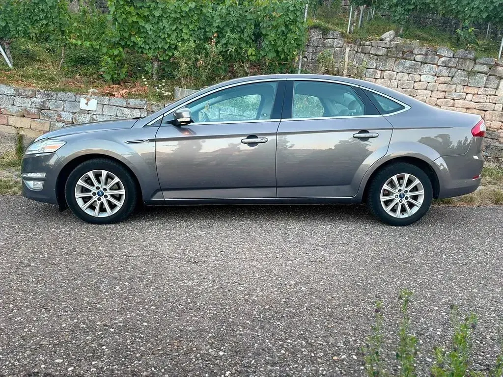 Gebraucht Ford Mondeo Titanium 163 PS (119 kW) 2013 Silber Limousine
