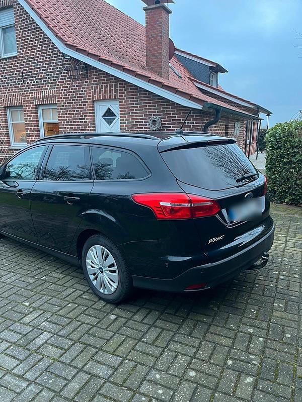 Gebraucht Ford Focus 120 PS (88 kW) 2017 Schwarz Kombi