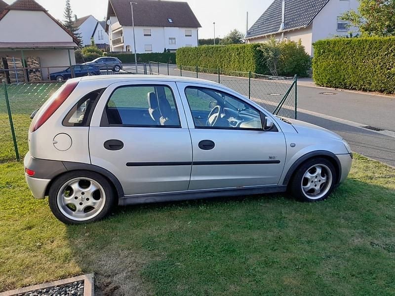 Silber Gebraucht 2003 Opel Corsa Kleinwagen | 500 € (Superpreis) - Bild 1/4