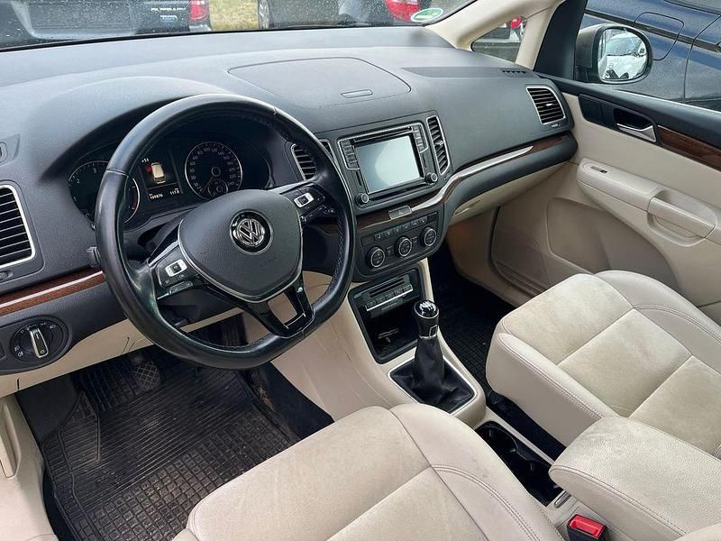 Gebraucht VW Sharan Highline 184 PS (135 kW) 2016 Gold Van / Kleinbus