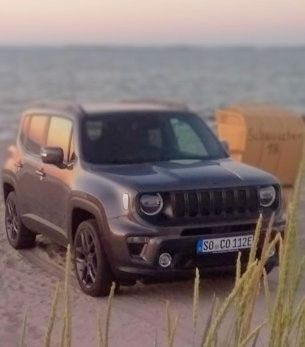 Grau Gebraucht 2021 Jeep Renegade SUV | 22.999 € (Fairer Preis) - Bild 1/4