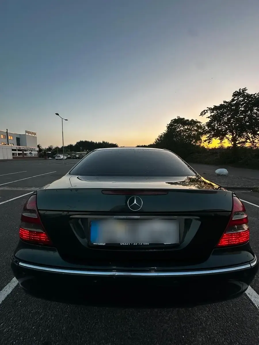 Gebraucht Mercedes E220 Elegance 150 PS (110 kW) 2003 Andere farben Limousine
