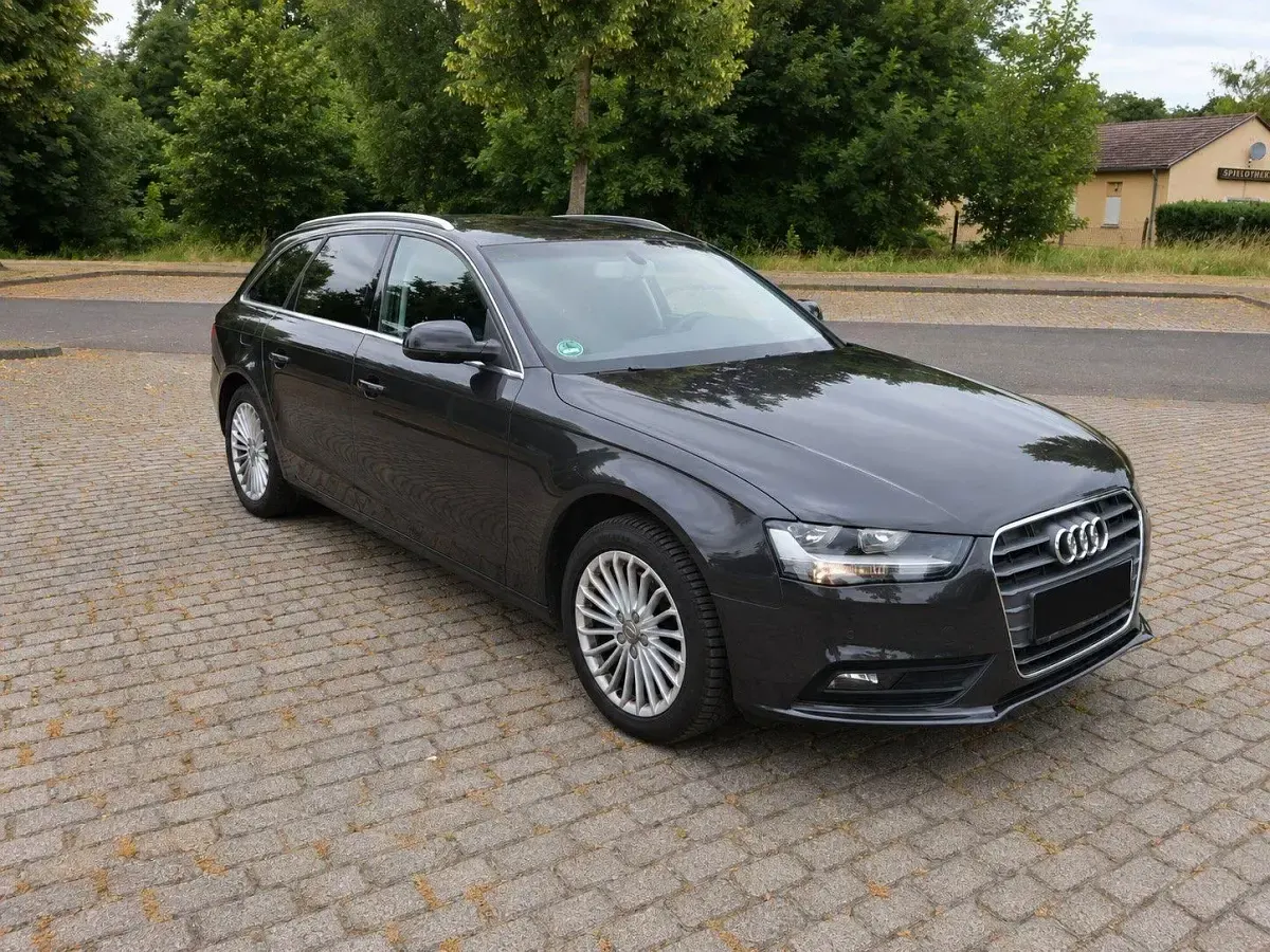 Gebraucht Audi A4 177 PS (130 kW) 2012 Schwarz Kombi