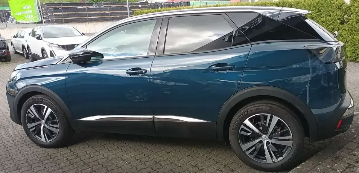 Gebraucht Peugeot 3008 Allure 131 PS (96 kW) 2024 Blau celebes/metallic SUV