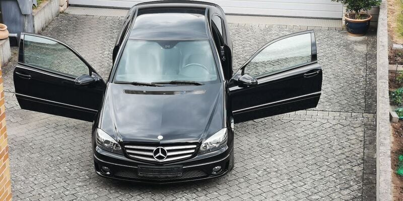 Schwarz Gebraucht 2010 Mercedes CLC180 Kleinwagen | 6.400 € (Guter Preis) - Bild 1/4