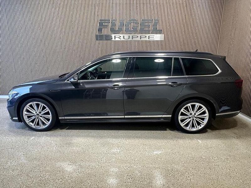 Gebraucht VW Passat R-line 190 PS (139 kW) 2022 Mangangrau metallic Kombi