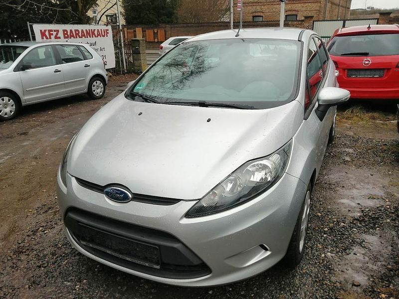 Gebraucht Ford Fiesta Trend 82 PS (60 kW) 2009 Silber Kleinwagen