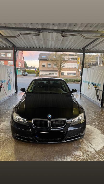 Gebraucht BMW 318 143 PS (105 kW) 2008 Schwarz Limousine