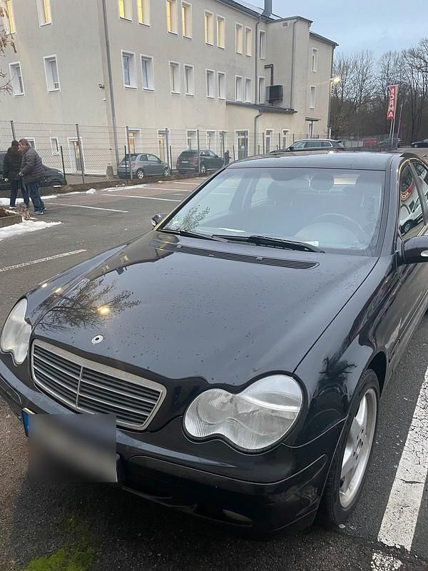Schwarz Gebraucht 2004 Mercedes C180 Limousine | 1.750 € (Superpreis) - Bild 1/4