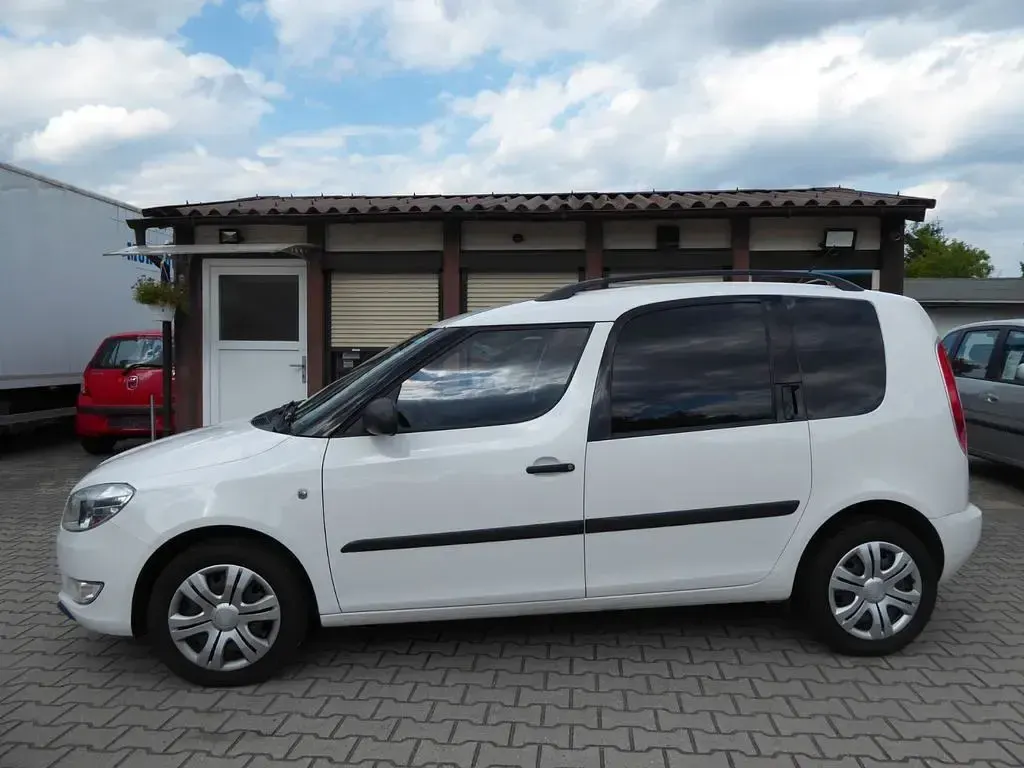 Gebraucht Skoda Roomster 75 PS (55 kW) 2012 Weiß Van / Kleinbus