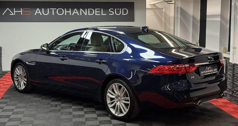 Gebraucht Jaguar XF Portfolio 300 PS (220 kW) 2017 Blau Limousine